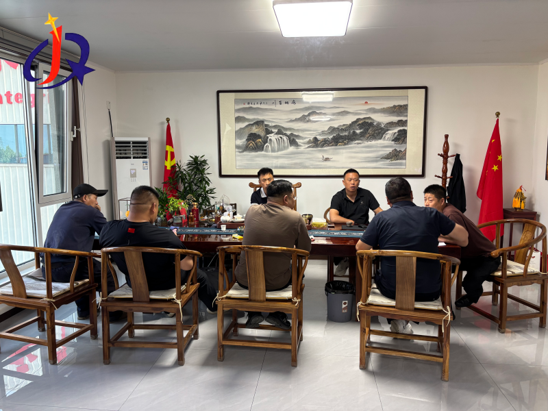 Søramerikanske gullklienter besøkte Qingzhou Jinqi Mining Machinery for fabrikkrevisjon.